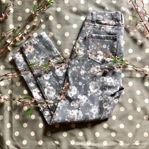 🔥𝟻/$𝟸𝟶🔥 Faded Glory Floral Capri Jegging